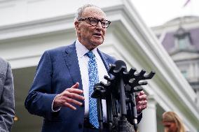 US President Trump meets with congressional leaders to try and avert a government shutdown