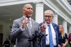 US President Trump meets with congressional leaders to try and avert a government shutdown