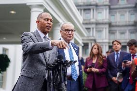 US President Trump meets with congressional leaders to try and avert a government shutdown