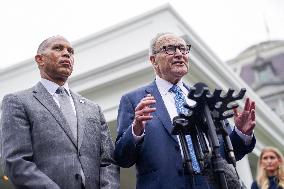 US President Trump meets with congressional leaders to try and avert a government shutdown