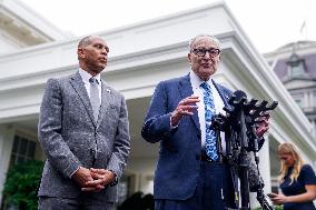 US President Trump meets with congressional leaders to try and avert a government shutdown