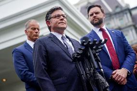 US President Trump meets with congressional leaders to try and avert a government shutdown