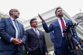 US President Trump meets with congressional leaders to try and avert a government shutdown