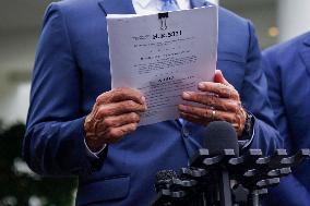 US President Trump meets with congressional leaders to try and avert a government shutdown