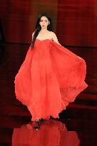 PFW - Le Défilé. Liberté, Egalité, Sororité"You're Worth It" L'Oréal Paris Runway