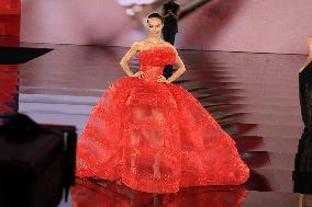 PFW - Le Défilé. Liberté, Egalité, Sororité"You're Worth It" L'Oréal Paris Runway