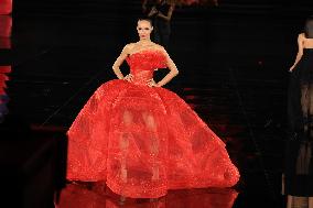 PFW - Le Défilé. Liberté, Egalité, Sororité"You're Worth It" L'Oréal Paris Runway