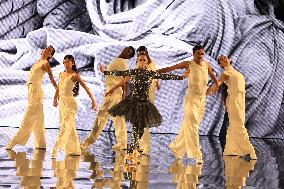 PFW - Le Défilé. Liberté, Egalité, Sororité"You're Worth It" L'Oréal Paris Runway