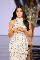 PFW - Le Défilé. Liberté, Egalité, Sororité"You're Worth It" L'Oréal Paris Runway