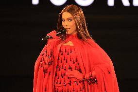 PFW - Le Défilé. Liberté, Egalité, Sororité"You're Worth It" L'Oréal Paris Runway