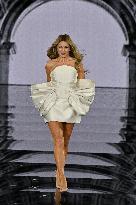PFW L Oreal Runway