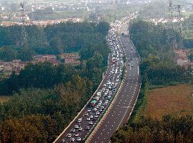 Peak Travel on Highways During The National Day Holiday