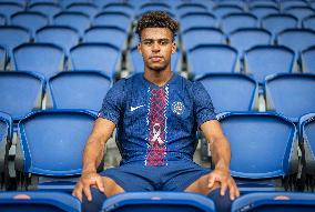 PSG Support the Pink October Campaign - Paris