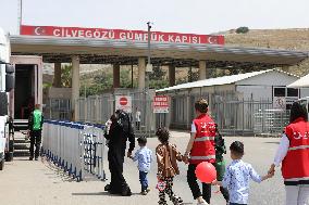 More Syrians Return Home from Turkey