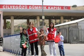 More Syrians Return Home from Turkey