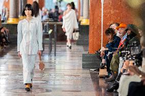 PFW - Louis Vuitton Front Row