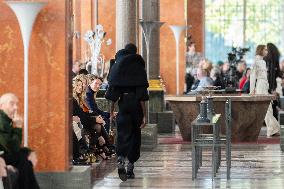 PFW - Louis Vuitton Front Row