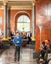 PFW - Louis Vuitton Runway