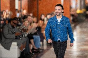 PFW - Louis Vuitton Runway