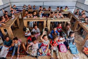 Gaza Children Face Education Disruption - Khan Yunis