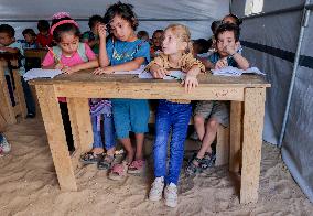 Gaza Children Face Education Disruption - Khan Yunis