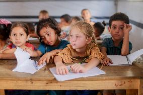 Gaza Children Face Education Disruption - Khan Yunis