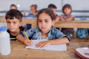 Gaza Children Face Education Disruption - Khan Yunis
