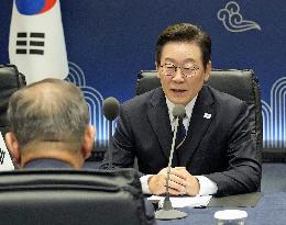 Japan-S. Korea summit in Busan