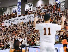 Baseball: Tanaka earns 200th win spanning Japan, MLB