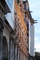 PFW - Outside Atmosphere Of L'Oreal Show