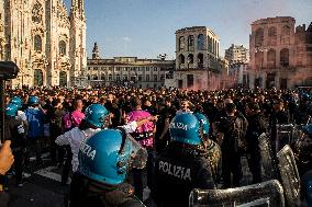 Slavia Prague Fans In Piazza Duomo Milan - Italy