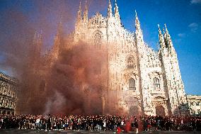 Slavia Prague Fans In Piazza Duomo Milan - Italy