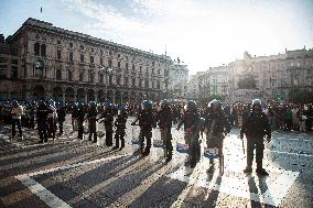 Slavia Prague Fans In Piazza Duomo Milan - Italy