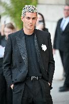 PFW Tom Ford Outside Arrivals