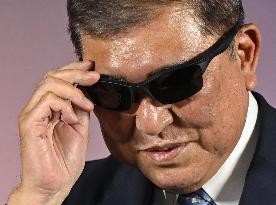 Japan PM as "best dressed eyes"