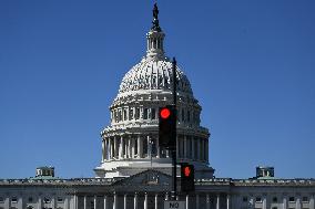 US Government Enters Shutdown After Last-Ditch Vote Fails in Senate