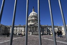 US Government Enters Shutdown After Last-Ditch Vote Fails in Senate
