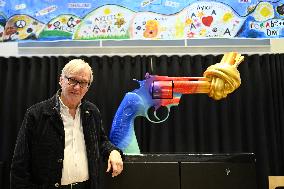 AVICII NON-VIOLENCE SYMBOL UNVEILED