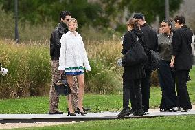 PFW Loewe Outside Arrivals