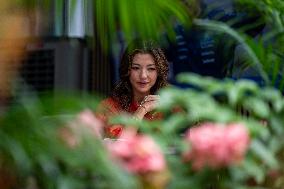 Alexander Albon And Girlfriend Lily Muni He At Singapore Grand Prix