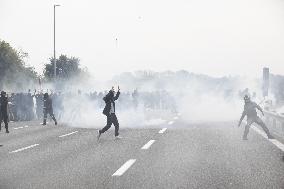 Protesters Clash With Police At General Strike - Milan
