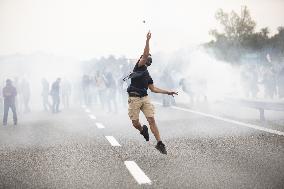 Protesters Clash With Police At General Strike - Milan