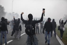 Protesters Clash With Police At General Strike - Milan