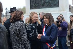 Inauguration of The Place Du Pont Neuf Christo and Jeanne Claude - Paris