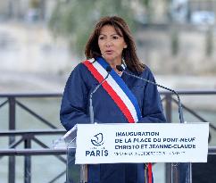 Inauguration of The Place Du Pont Neuf Christo and Jeanne Claude - Paris
