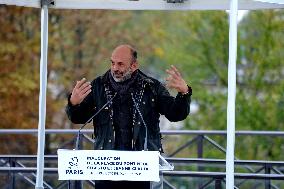 Inauguration of The Place Du Pont Neuf Christo and Jeanne Claude - Paris
