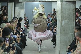PFW - Comme Des Garcons Runway