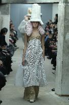 PFW - Comme Des Garcons Runway