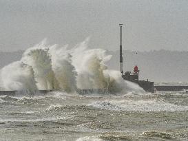 Storm Amy Hits France - Le Havre