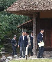Emperor, empress visit villa in Kyoto